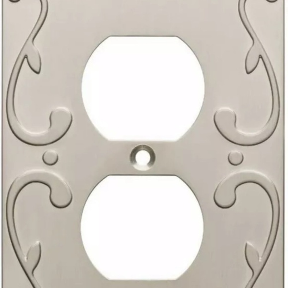 Franklin Brass wall outlet- nickel 2